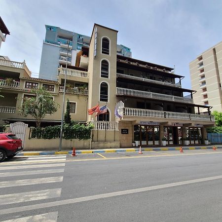 Hotel Martini Vlore Bagian luar foto
