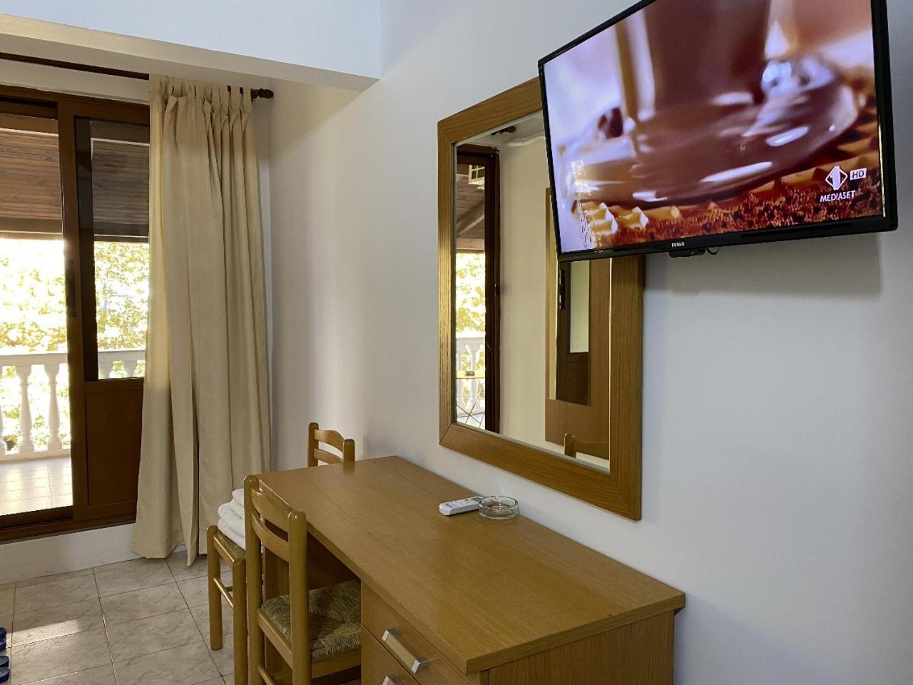 Hotel Martini Vlore Bagian luar foto