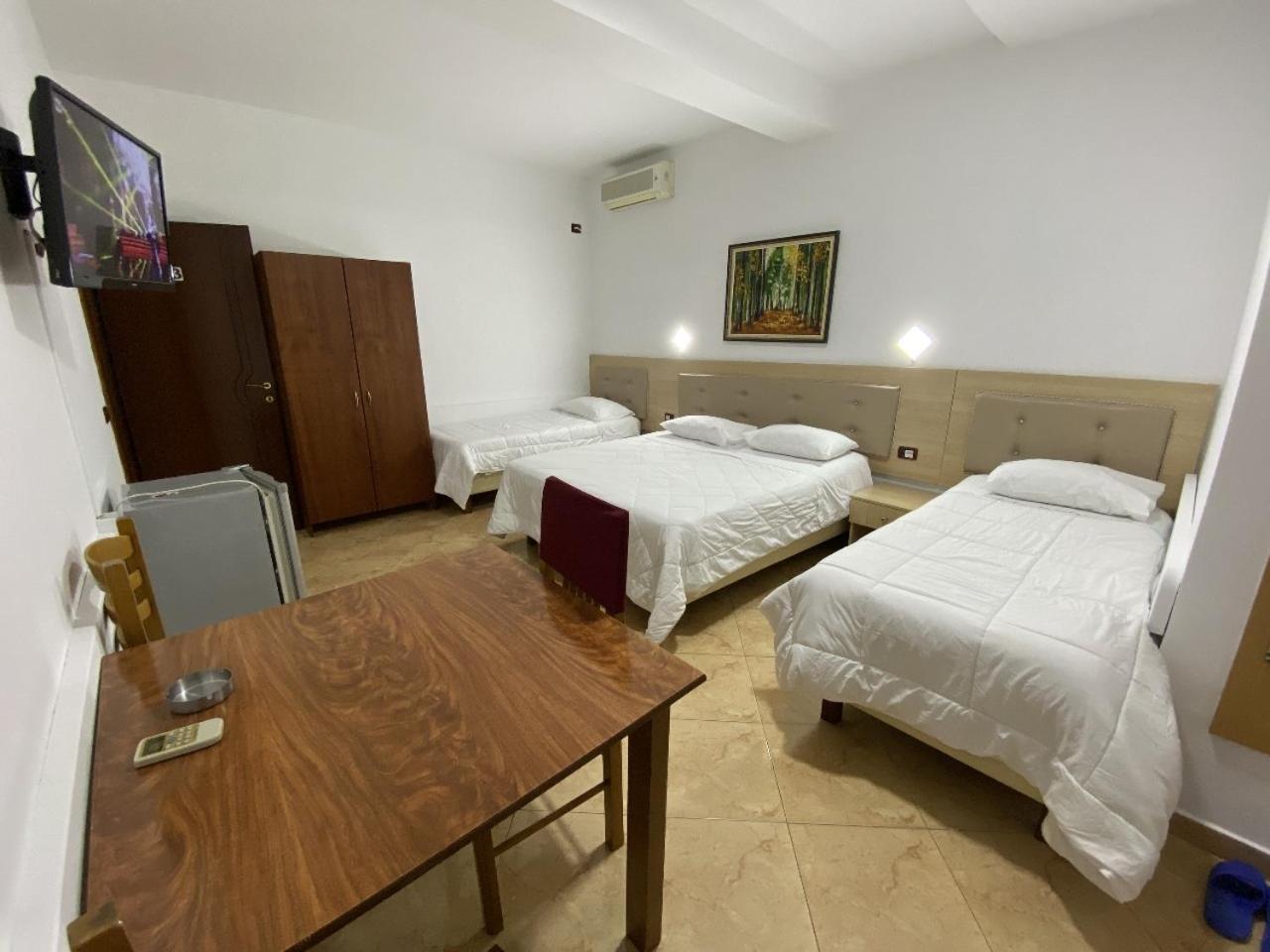 Hotel Martini Vlore Bagian luar foto