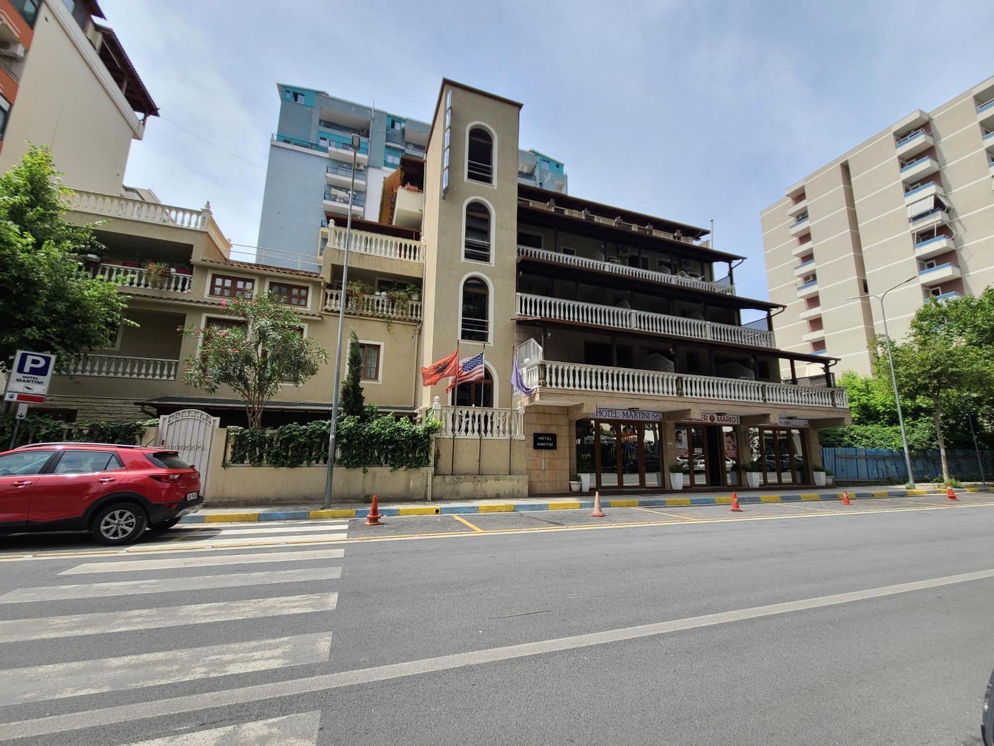 Hotel Martini Vlore Bagian luar foto