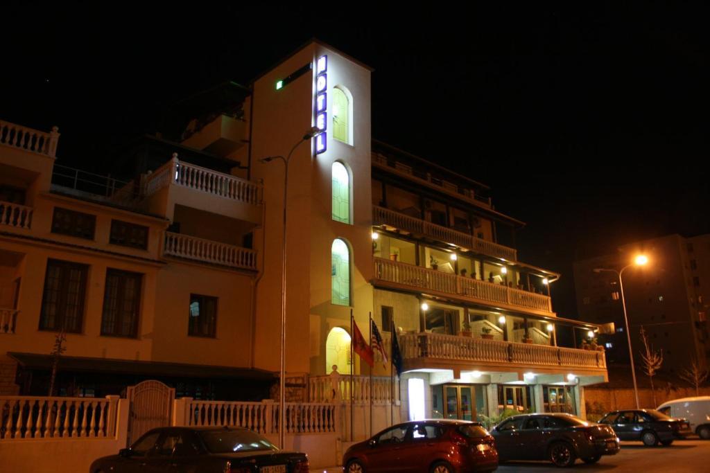 Hotel Martini Vlore Bagian luar foto