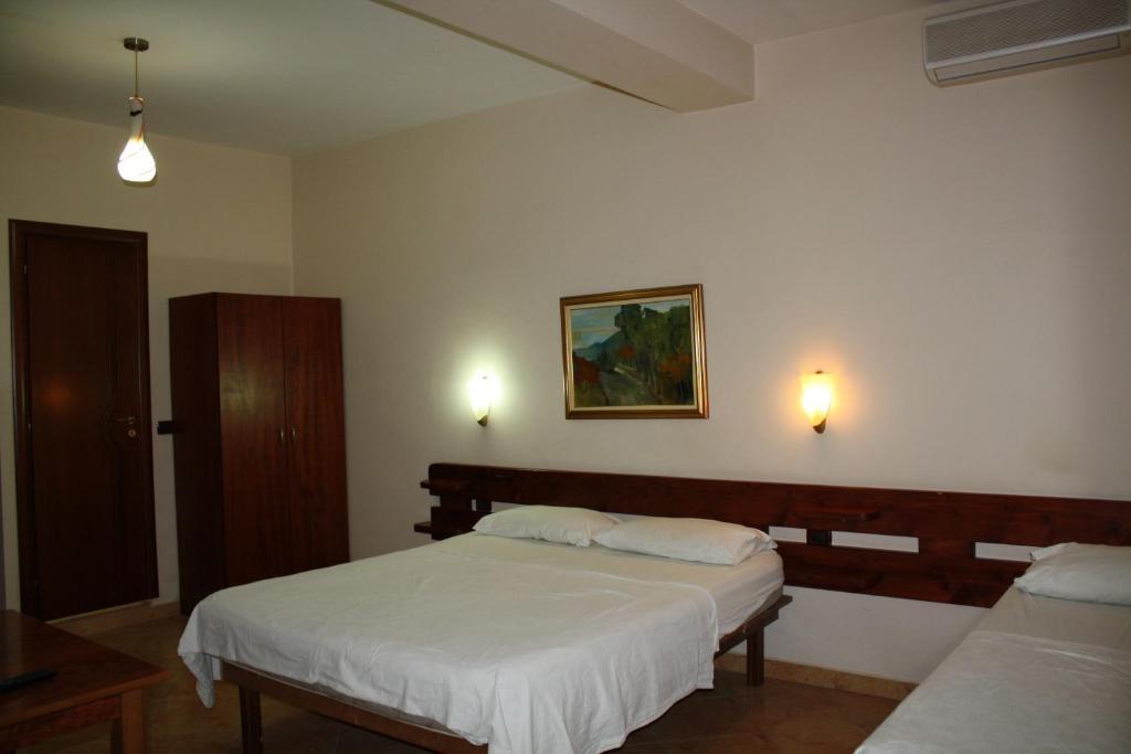 Hotel Martini Vlore Bagian luar foto