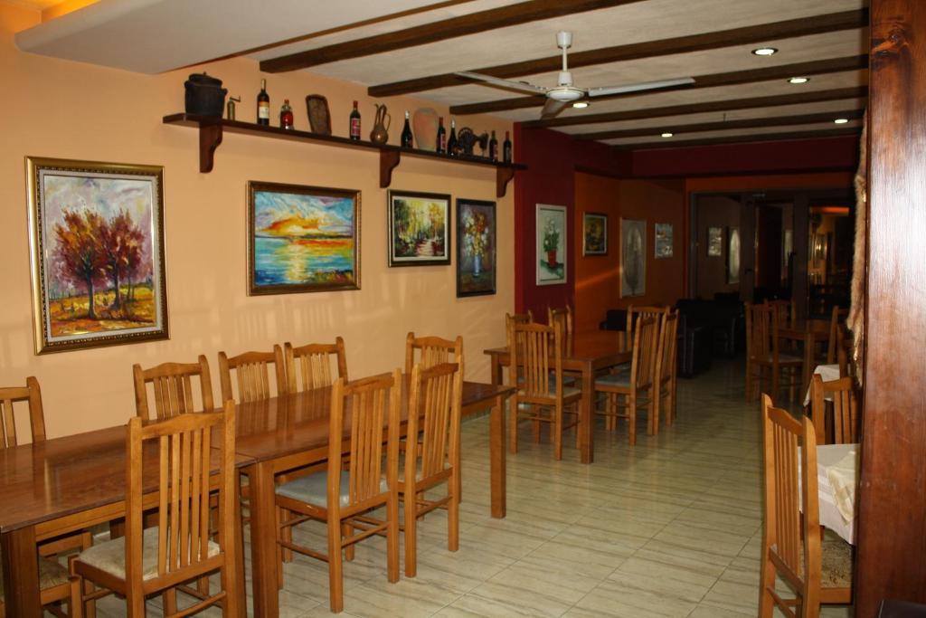 Hotel Martini Vlore Bagian luar foto